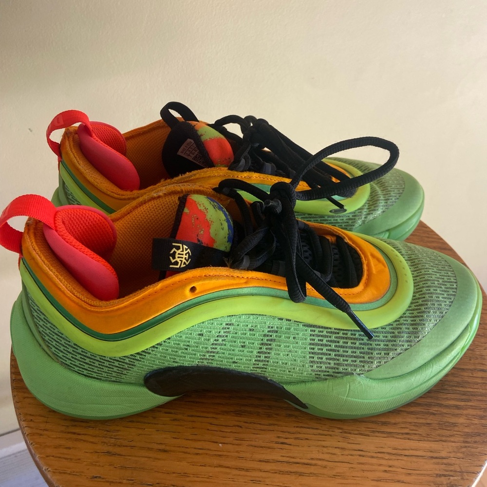 🟢 Adidas D.O.N. Issue #6 – Men’s 7 / Women’s 8 (Donovan Mitchell)